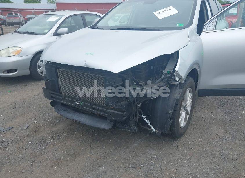 Photo 6 of 2020 Kia Sorento 2.4L L (VIN 5XYPG4A33LG680825)