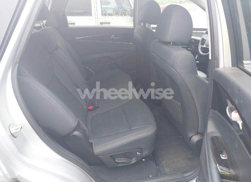 Photo 8 of 2020 Kia Sorento 2.4L L (VIN 5XYPG4A33LG680825)