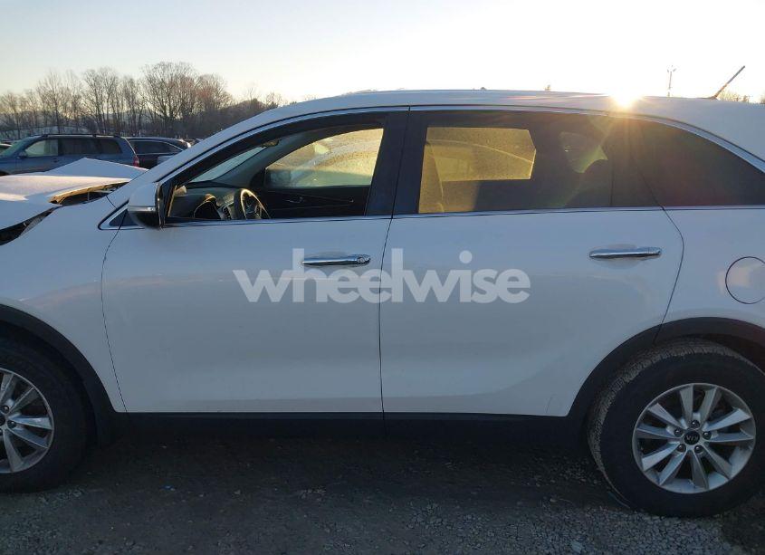 Photo 14 of 2020 Kia Sorento 2.4L LX (VIN 5XYPG4A33LG687399)