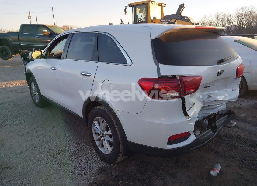 Photo 3 of 2020 Kia Sorento 2.4L LX (VIN 5XYPG4A33LG687399)