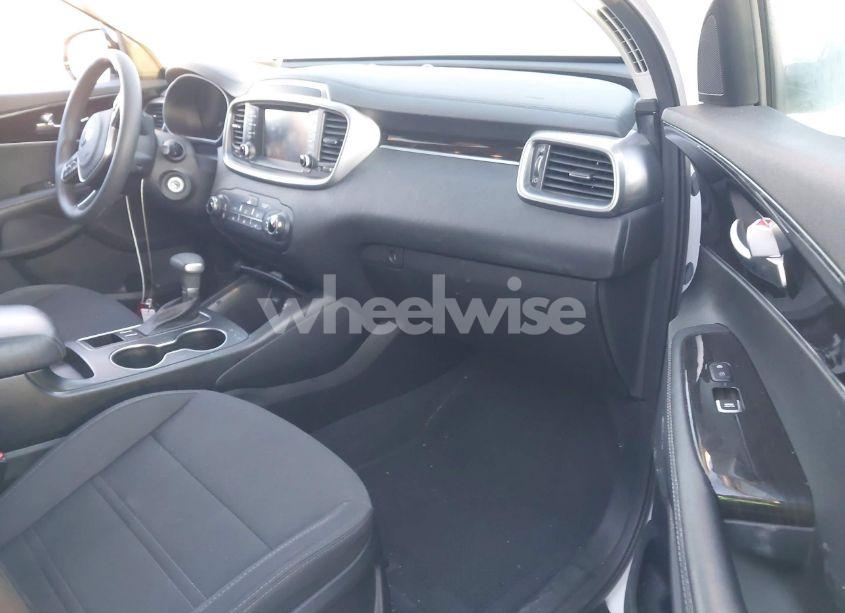 Photo 5 of 2020 Kia Sorento 2.4L LX (VIN 5XYPG4A33LG687399)