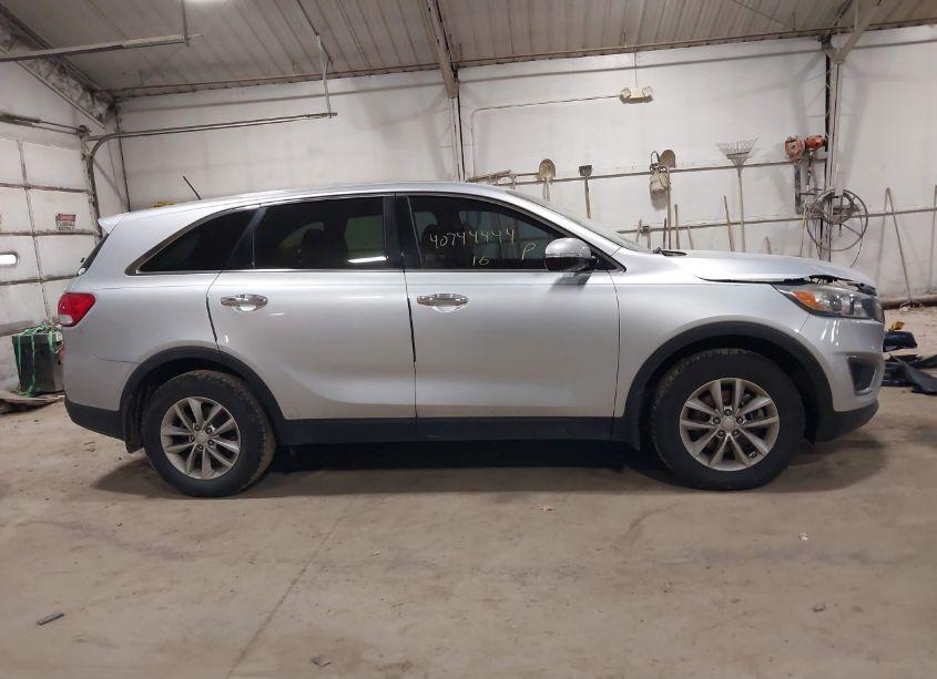 Photo 13 of 2016 Kia Sorento 2.4L L (VIN 5XYPG4A34GG043691)