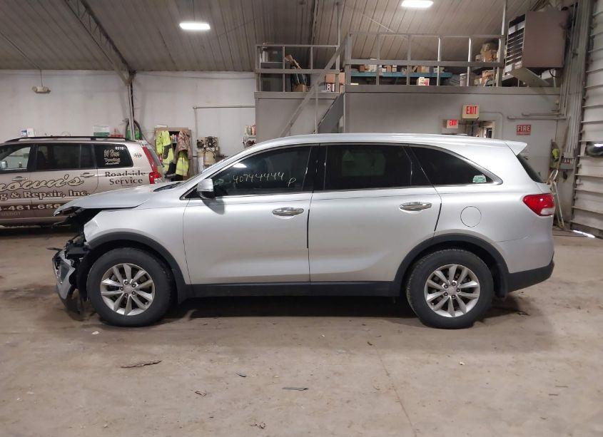 Photo 14 of 2016 Kia Sorento 2.4L L (VIN 5XYPG4A34GG043691)