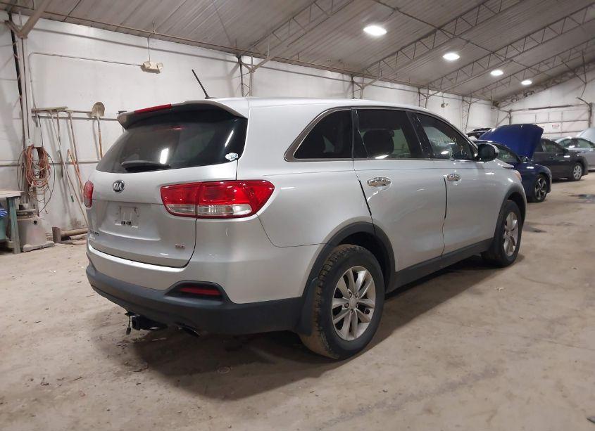Photo 4 of 2016 Kia Sorento 2.4L L (VIN 5XYPG4A34GG043691)