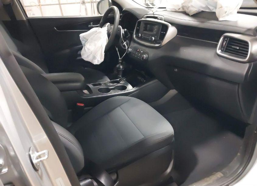 Photo 5 of 2016 Kia Sorento 2.4L L (VIN 5XYPG4A34GG043691)