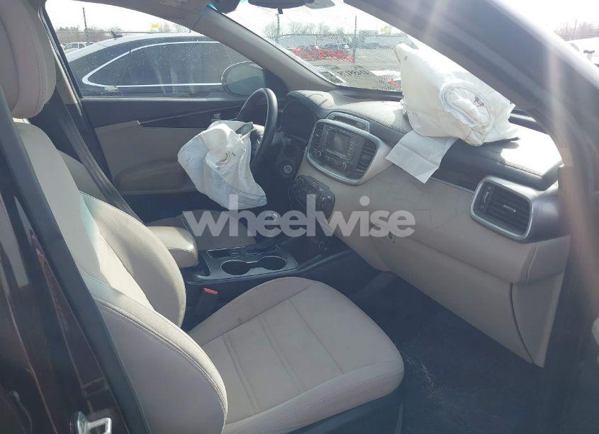 Photo 5 of 2016 Kia Sorento 2.4L LX (VIN 5XYPG4A34GG051855)