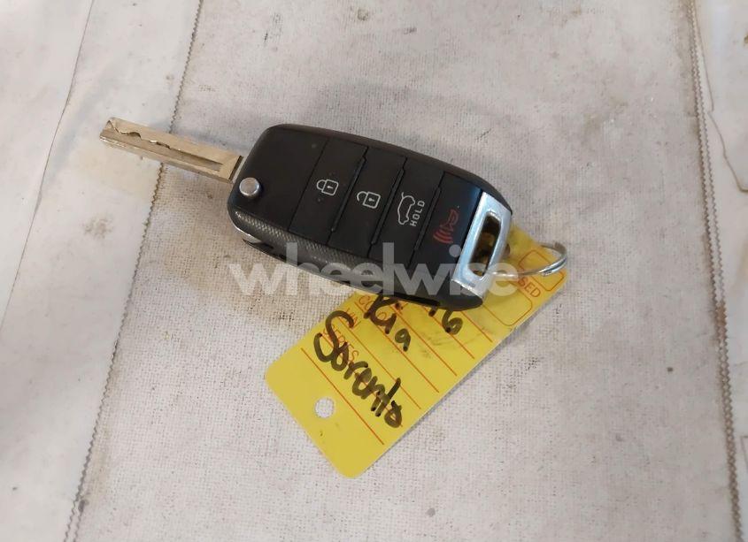 Photo 11 of 2016 Kia Sorento 2.4L LX (VIN 5XYPG4A34GG056926)