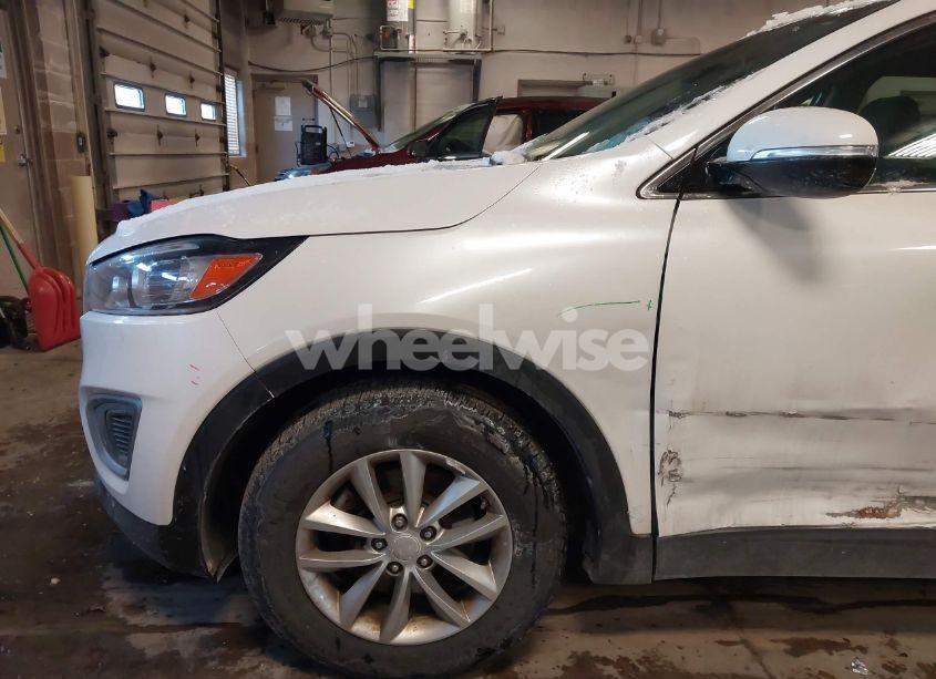 Photo 17 of 2016 Kia Sorento 2.4L LX (VIN 5XYPG4A34GG056926)