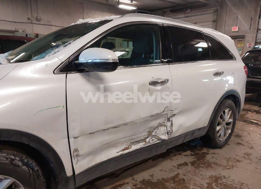 Photo 18 of 2016 Kia Sorento 2.4L LX (VIN 5XYPG4A34GG056926)