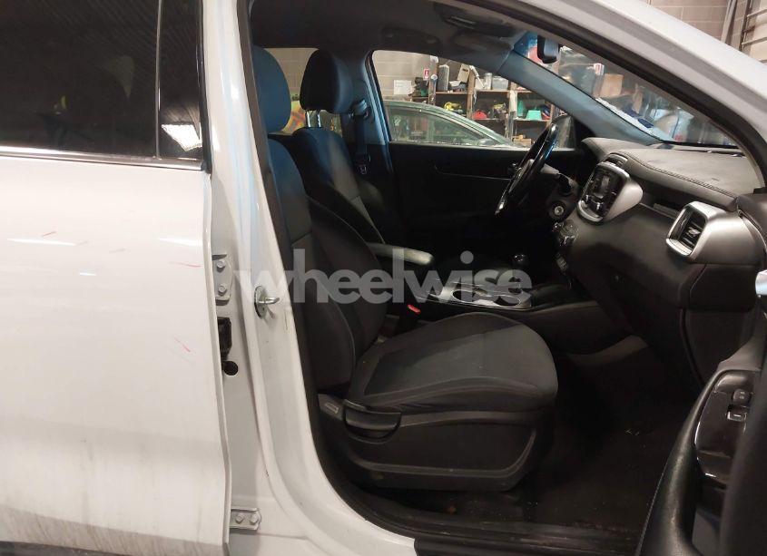 Photo 5 of 2016 Kia Sorento 2.4L LX (VIN 5XYPG4A34GG056926)