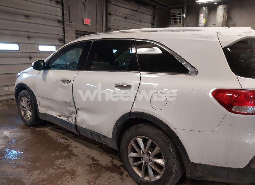 Photo 6 of 2016 Kia Sorento 2.4L LX (VIN 5XYPG4A34GG056926)