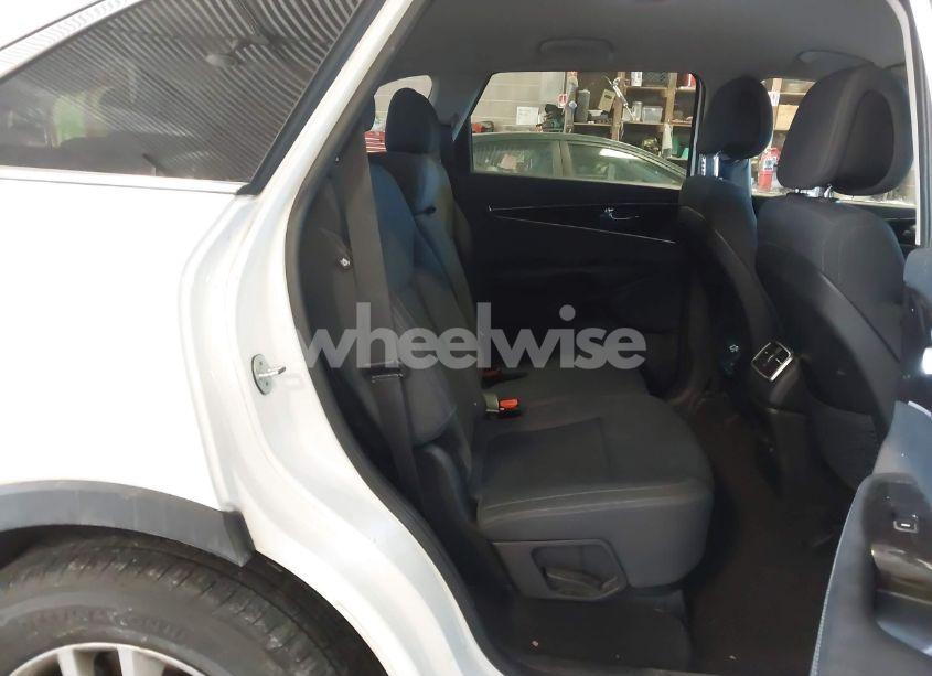 Photo 8 of 2016 Kia Sorento 2.4L LX (VIN 5XYPG4A34GG056926)