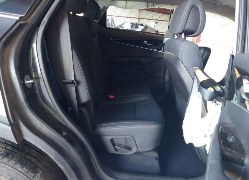 Photo 8 of 2016 Kia Sorento 2.4L LX (VIN 5XYPG4A34GG088954)