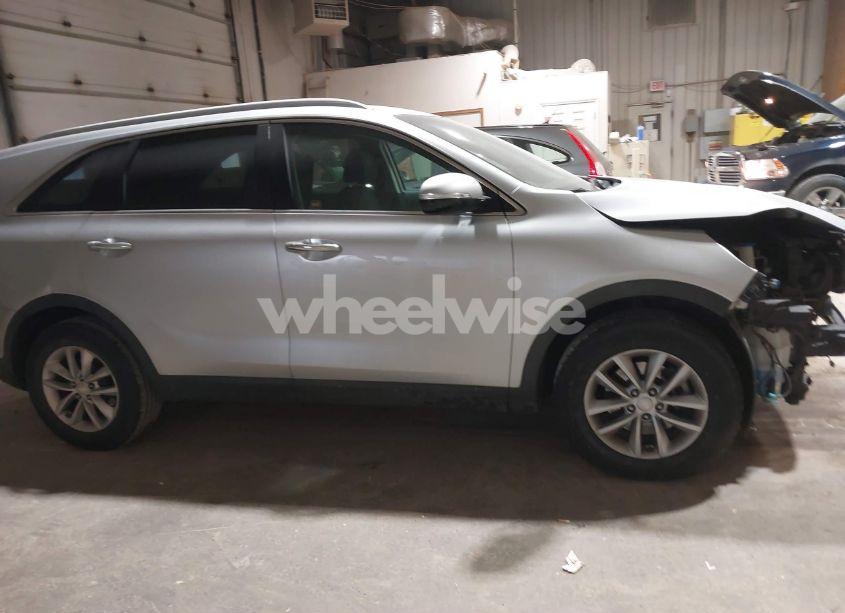 Photo 13 of 2016 Kia Sorento 2.4L LX (VIN 5XYPG4A34GG101489)