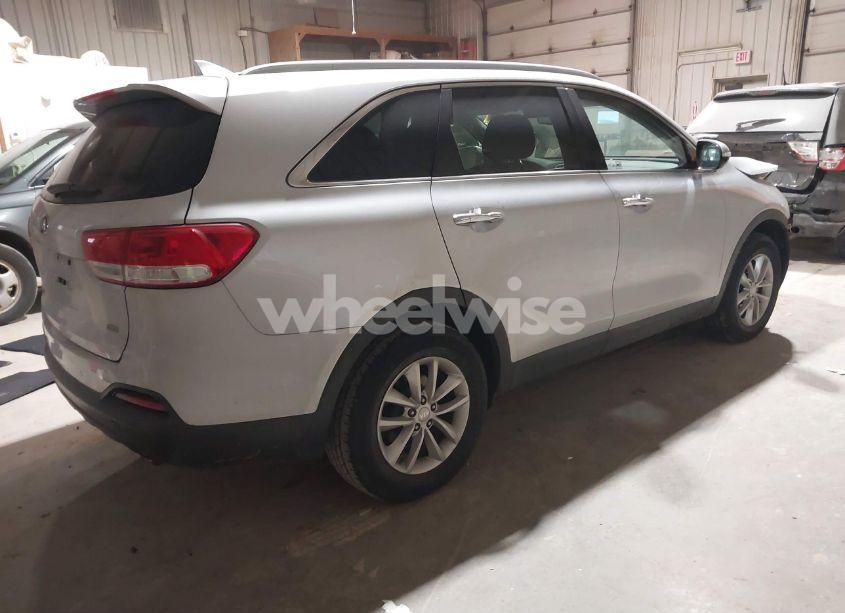Photo 4 of 2016 Kia Sorento 2.4L LX (VIN 5XYPG4A34GG101489)