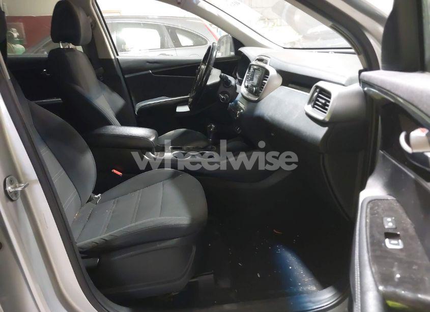 Photo 5 of 2016 Kia Sorento 2.4L LX (VIN 5XYPG4A34GG101489)