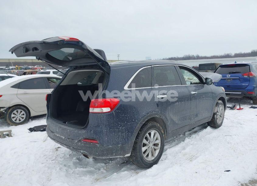 Photo 4 of 2016 Kia Sorento 2.4L LX (VIN 5XYPG4A34GG122858)