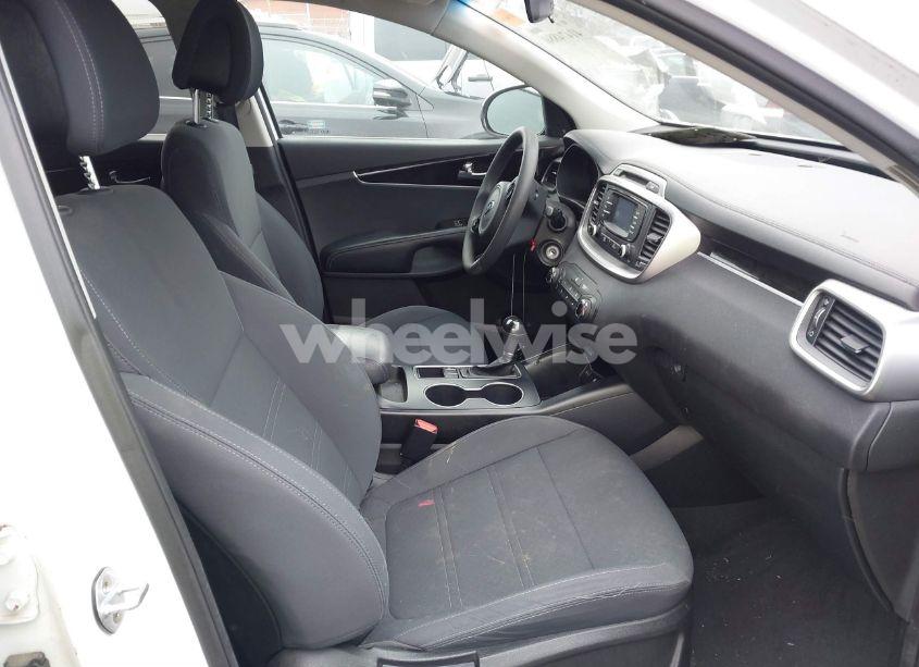 Photo 5 of 2016 Kia Sorento 2.4L LX (VIN 5XYPG4A34GG147873)