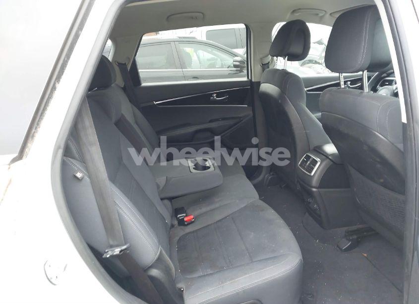 Photo 8 of 2016 Kia Sorento 2.4L LX (VIN 5XYPG4A34GG147873)