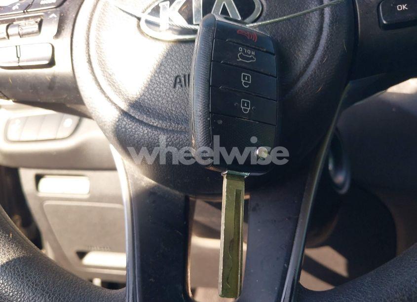 Photo 11 of 2016 Kia Sorento 2.4L L (VIN 5XYPG4A34GG165340)