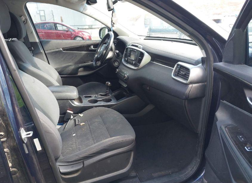 Photo 5 of 2016 Kia Sorento 2.4L LX (VIN 5XYPG4A34GG183515)