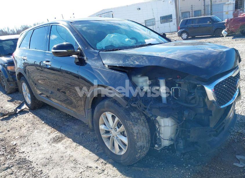 2017 Kia Sorento 2.4L L (VIN 5XYPG4A34HG220600) main photo