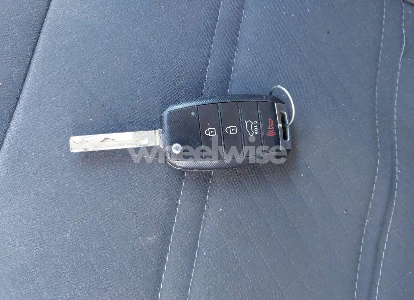 Photo 11 of 2017 Kia Sorento 2.4L L (VIN 5XYPG4A34HG220600)