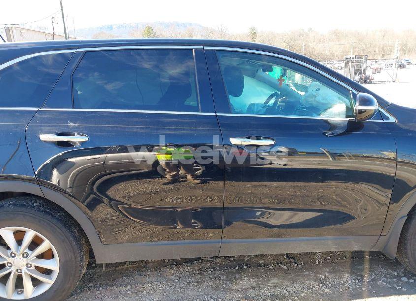 Photo 13 of 2017 Kia Sorento 2.4L L (VIN 5XYPG4A34HG220600)