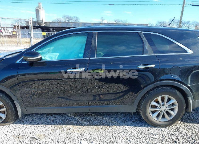 Photo 14 of 2017 Kia Sorento 2.4L L (VIN 5XYPG4A34HG220600)