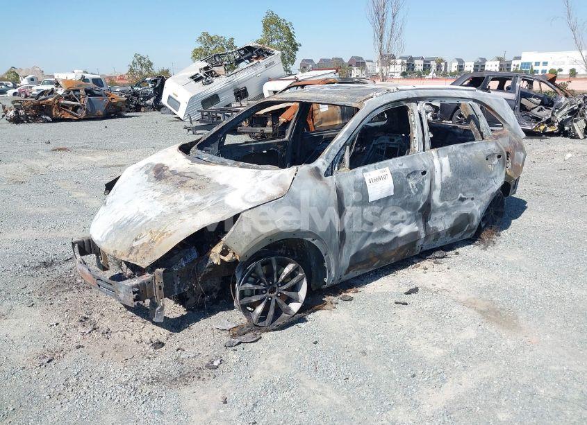 Photo 2 of 2017 Kia Sorento 2.4L LX (VIN 5XYPG4A34HG248378)