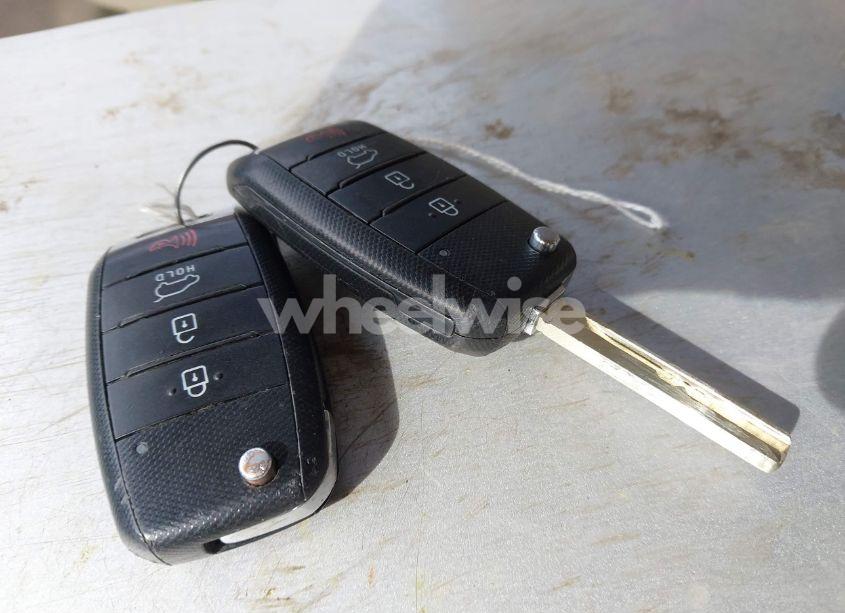 Photo 11 of 2017 Kia Sorento 2.4L LX (VIN 5XYPG4A34HG254813)