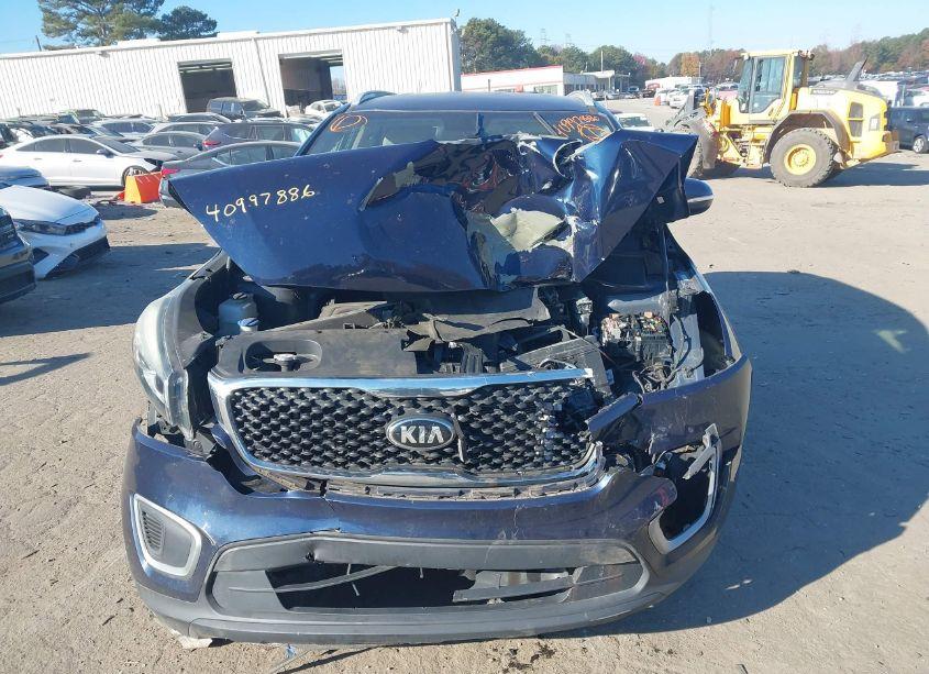 Photo 12 of 2017 Kia Sorento 2.4L LX (VIN 5XYPG4A34HG256500)