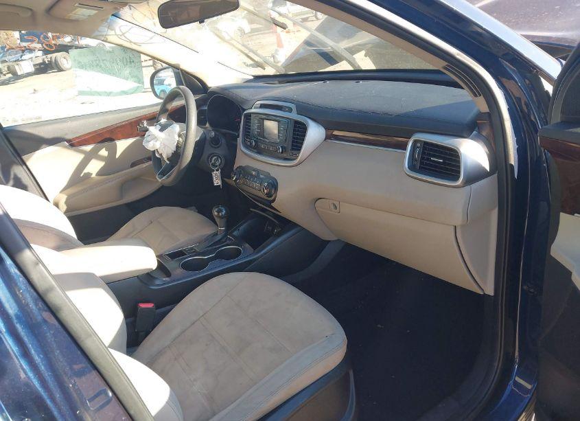 Photo 5 of 2017 Kia Sorento 2.4L LX (VIN 5XYPG4A34HG256500)