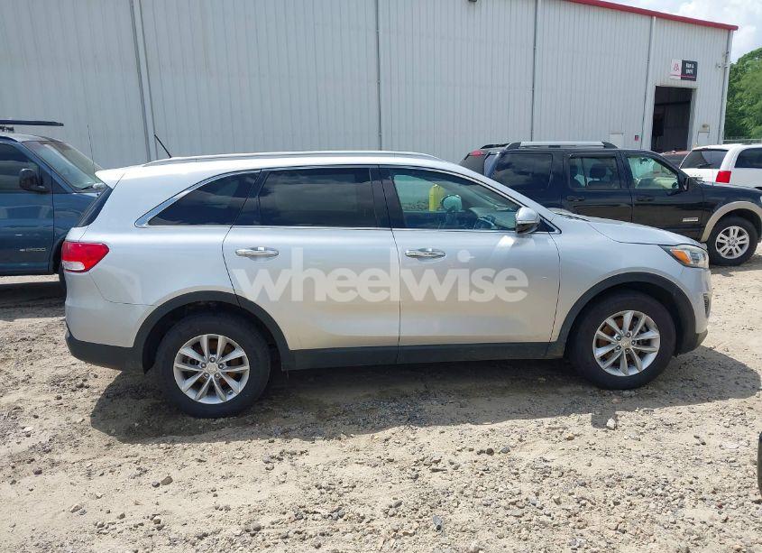 Photo 13 of 2017 Kia Sorento 2.4L LX (VIN 5XYPG4A34HG265018)