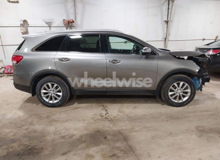 Photo 14 of 2017 Kia Sorento 2.4L LX (VIN 5XYPG4A34HG270414)