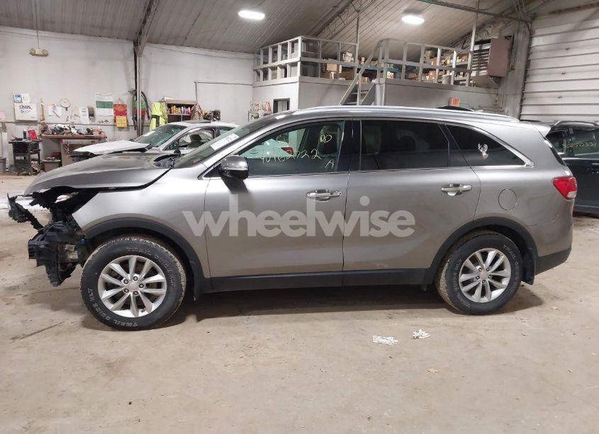 Photo 15 of 2017 Kia Sorento 2.4L LX (VIN 5XYPG4A34HG270414)