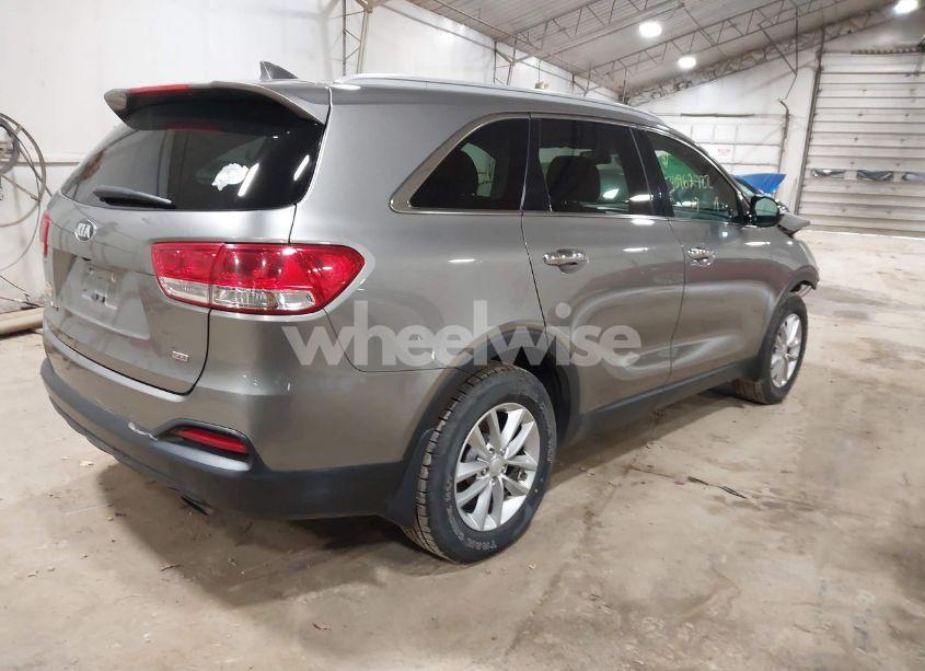 Photo 4 of 2017 Kia Sorento 2.4L LX (VIN 5XYPG4A34HG270414)