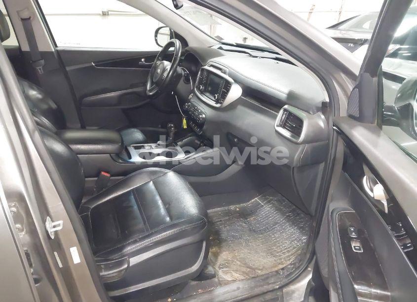 Photo 5 of 2017 Kia Sorento 2.4L LX (VIN 5XYPG4A34HG270414)