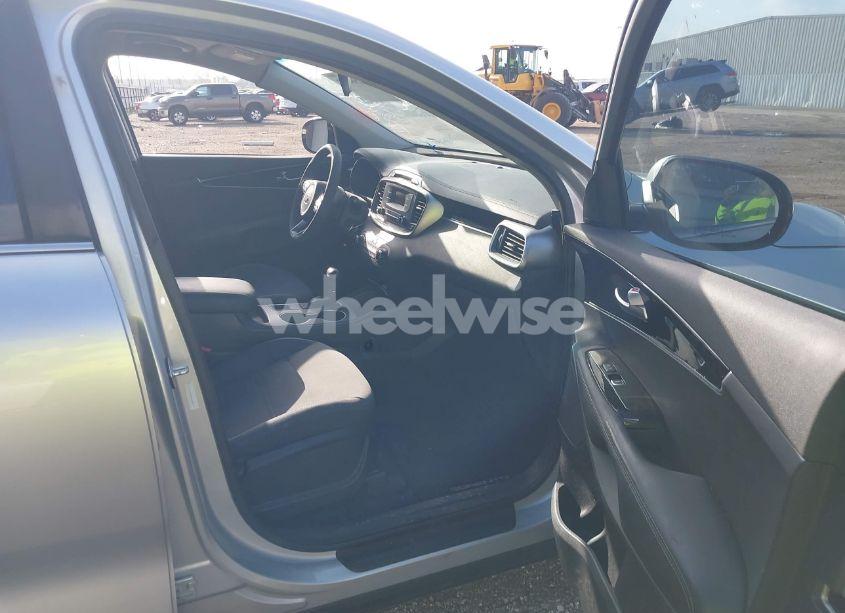 Photo 5 of 2017 Kia Sorento 2.4L L (VIN 5XYPG4A34HG288797)