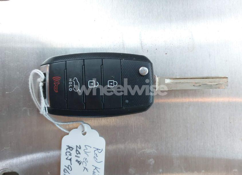 Photo 11 of 2018 Kia Sorento 2.4L LX (VIN 5XYPG4A34JG410709)