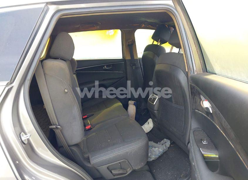 Photo 8 of 2018 Kia Sorento 2.4L L (VIN 5XYPG4A34JG411049)