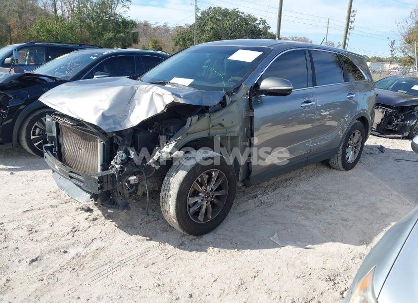 Photo 2 of 2019 Kia Sorento 2.4L LX (VIN 5XYPG4A34KG480258)