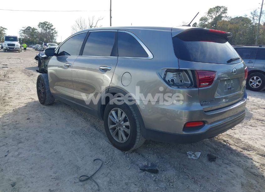 Photo 3 of 2019 Kia Sorento 2.4L LX (VIN 5XYPG4A34KG480258)