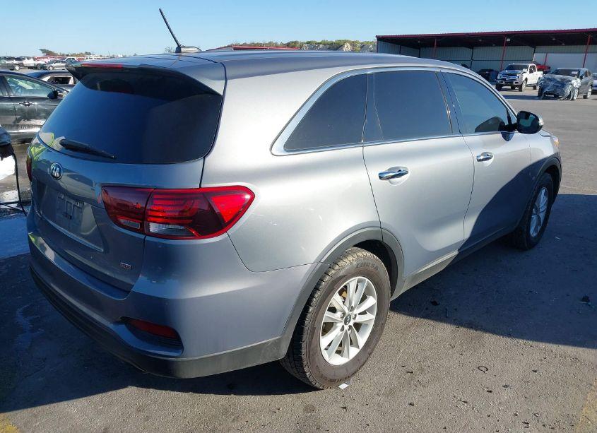 Photo 4 of 2019 Kia Sorento 2.4L L (VIN 5XYPG4A34KG596835)