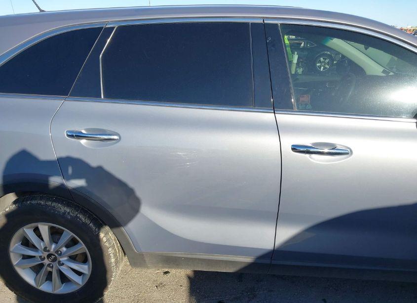 Photo 6 of 2019 Kia Sorento 2.4L L (VIN 5XYPG4A34KG596835)