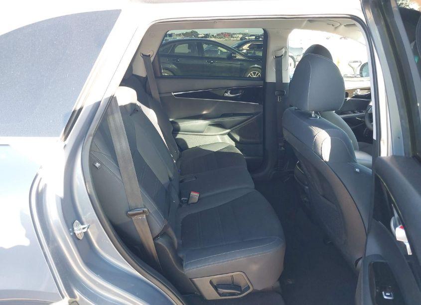 Photo 8 of 2019 Kia Sorento 2.4L L (VIN 5XYPG4A34KG596835)