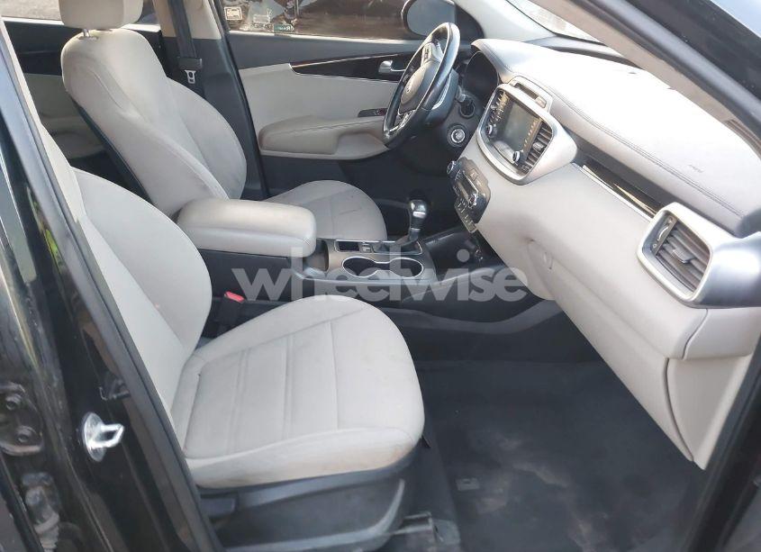 Photo 5 of 2019 Kia Sorento 2.4L LX (VIN 5XYPG4A34KG596978)