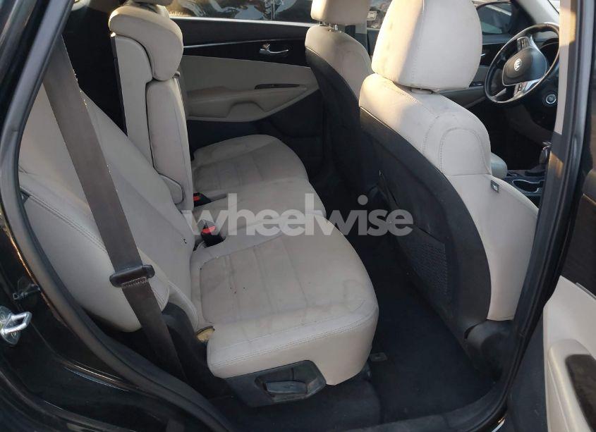 Photo 8 of 2019 Kia Sorento 2.4L LX (VIN 5XYPG4A34KG596978)