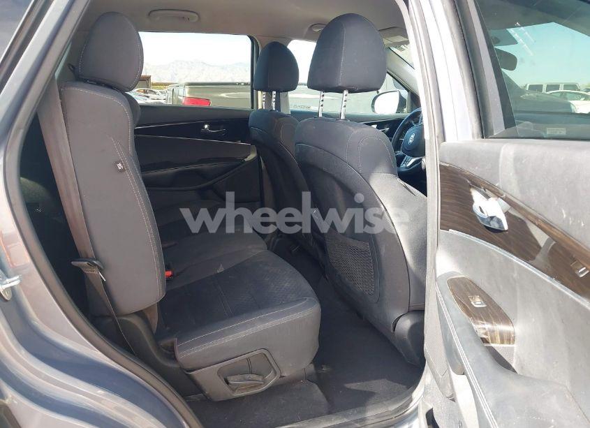 Photo 8 of 2019 Kia Sorento 2.4L L (VIN 5XYPG4A34KG610894)