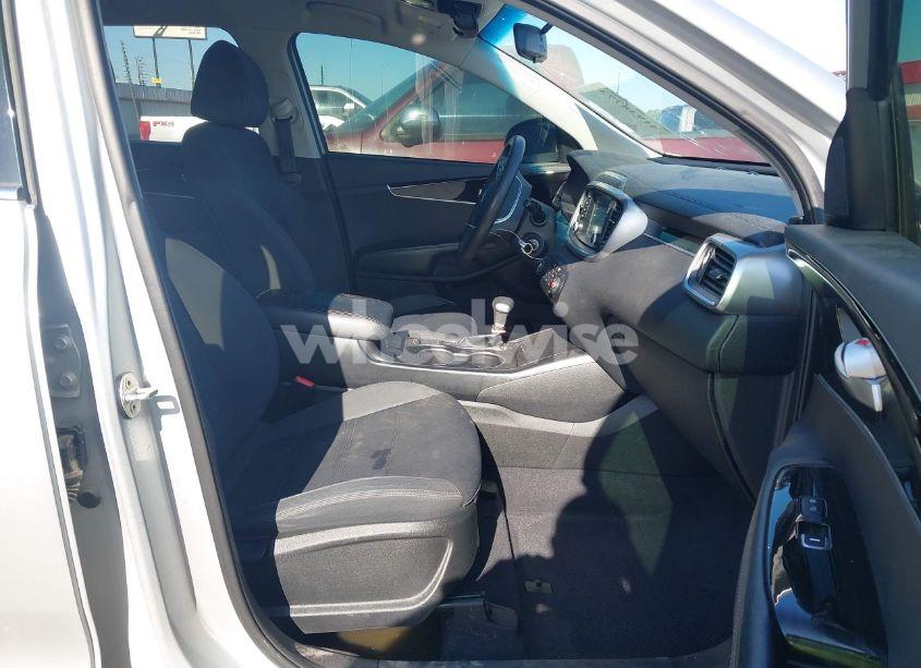 Photo 5 of 2020 Kia Sorento 2.4L L (VIN 5XYPG4A34LG647008)